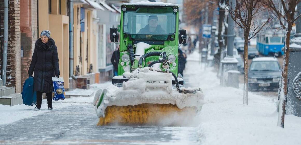 Вінницю накриє снігопад: водіїв закликають бути обережними