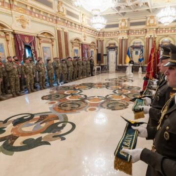 Герой України з Вінниччини: Зеленський вручив орден рідним Владислава Бомбели