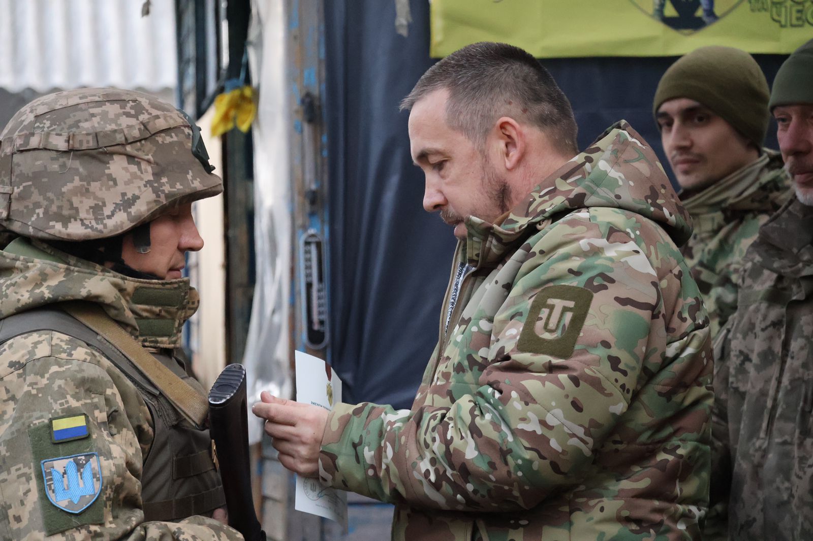 Головнокомандувач ЗСУ вручив відзнаки воїнам вінницької бригади