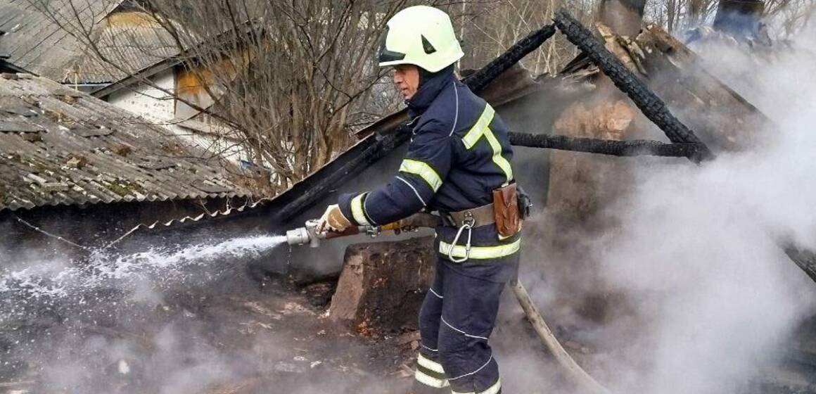 Рятувальники Вінниччини ліквідували 10 пожеж за добу: є постраждалі