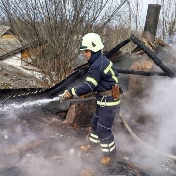 Рятувальники Вінниччини ліквідували 10 пожеж за добу: є постраждалі