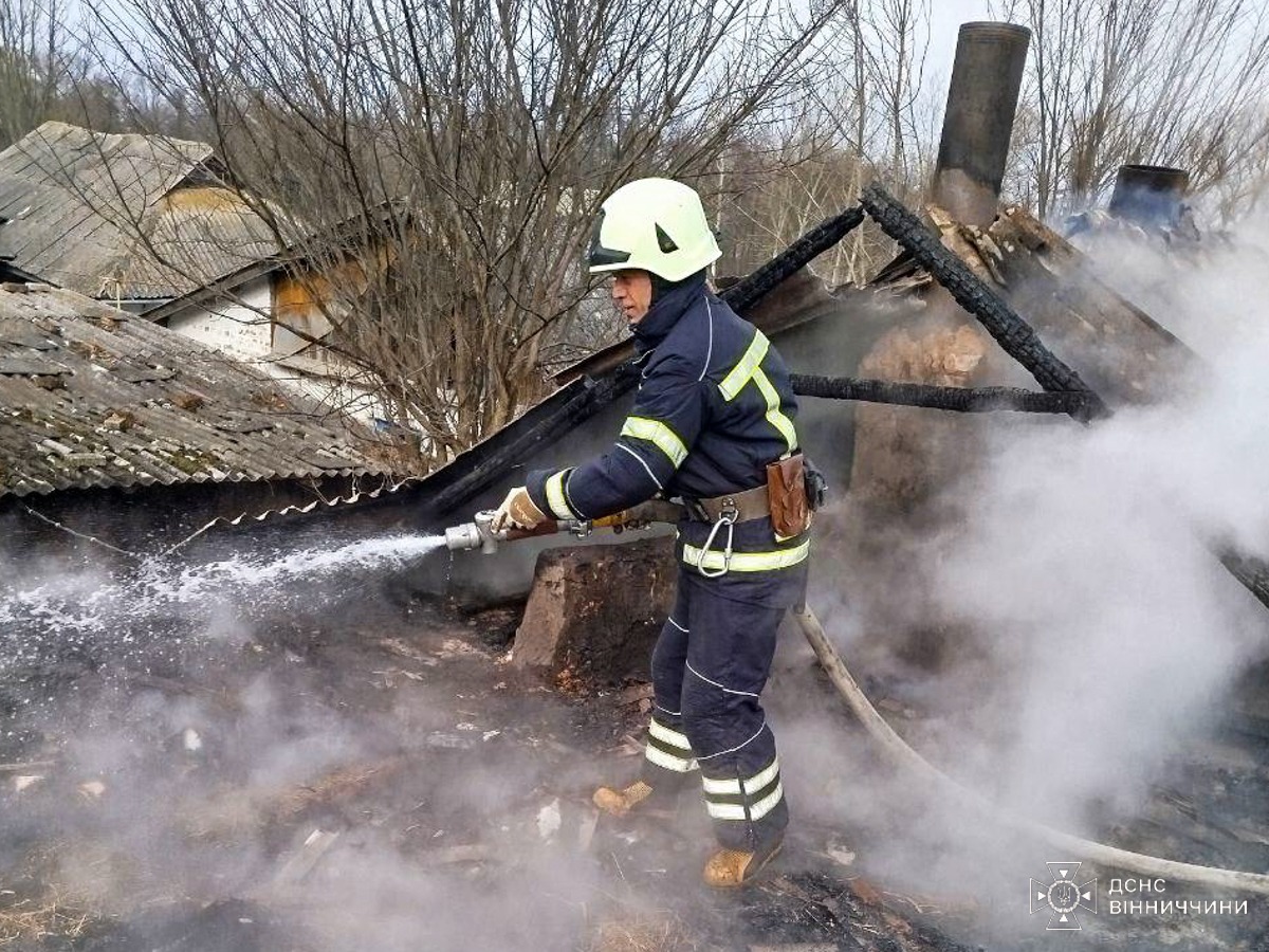 Рятувальники Вінниччини ліквідували 10 пожеж за добу: є постраждалі