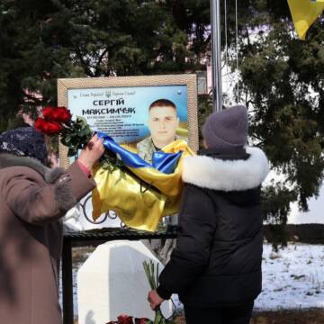 На Вінниччині відкрили меморіальну дошку загиблому Герою