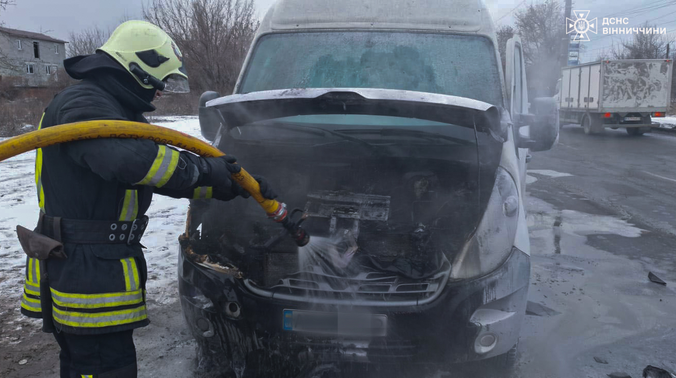 Шість пожеж за добу: рятувальники Вінниччини зупинили вогонь у житлових будинках та на природі