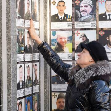 Вінниця вшанувала пам’ять Героїв у третю річницю повномасштабної війни