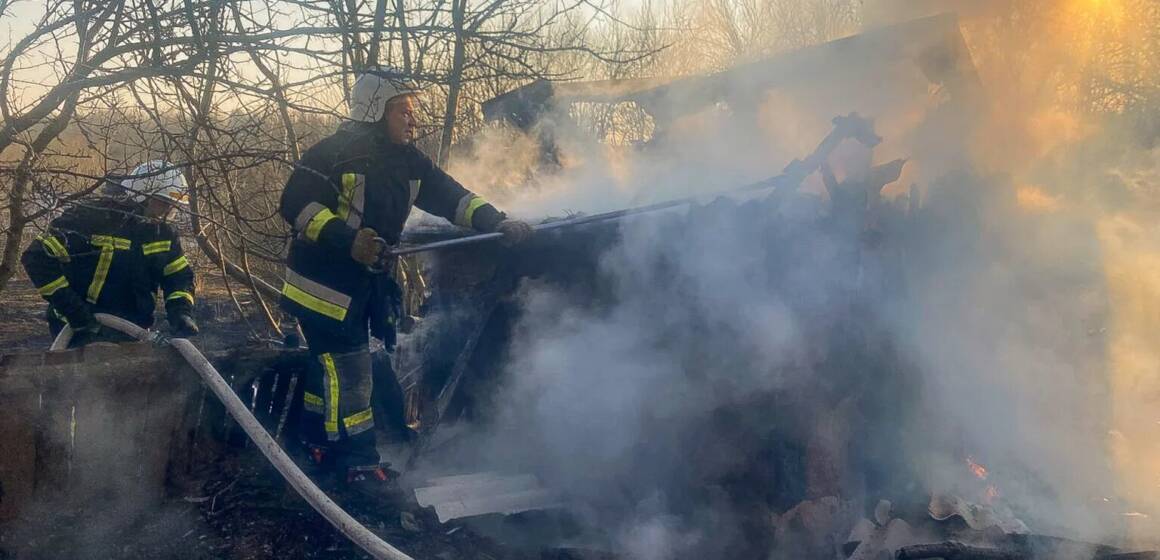 На Вінниччині минулої доби рятувальники ліквідували дві пожежі у приватних домоволодіннях