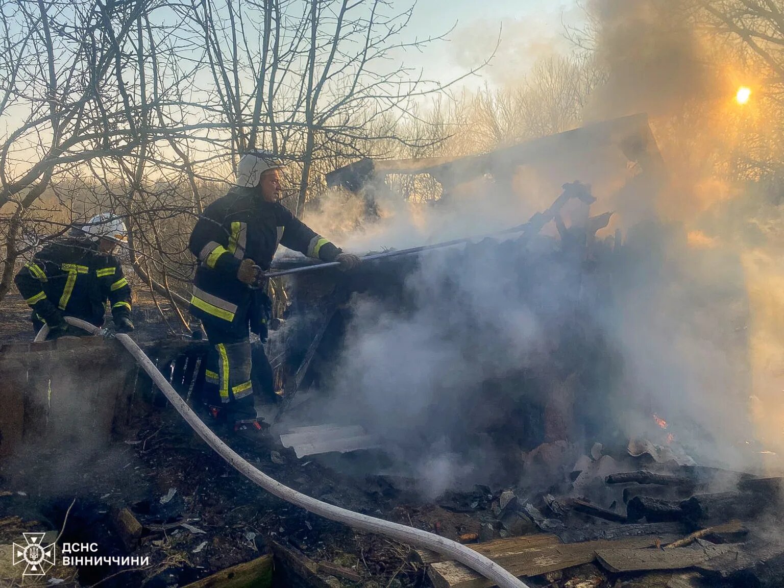 На Вінниччині минулої доби рятувальники ліквідували дві пожежі у приватних домоволодіннях