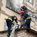 Трагедія у Вінниці: під час пожежі в багатоповерхівці загинув чоловік, жінка вистрибнула з вікна (Фото + Відео)