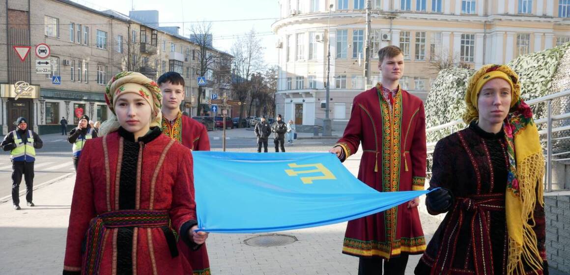 У Вінниці урочисто підняли кримськотатарський прапор до Дня спротиву окупації Криму