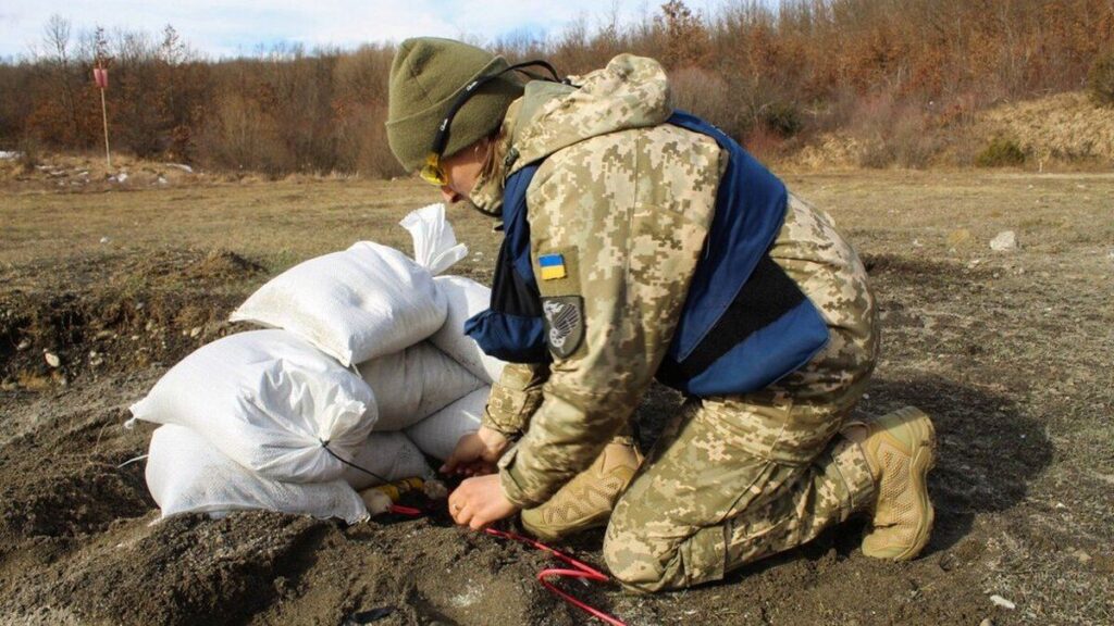 Понад третина фахівців протимінної діяльності в Україні – жінки