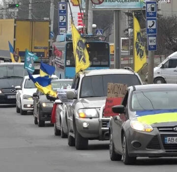 У Вінниці проходить автопробіг “Ланцюг єдності”