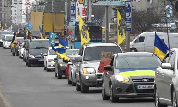 У Вінниці проходить автопробіг “Ланцюг єдності”