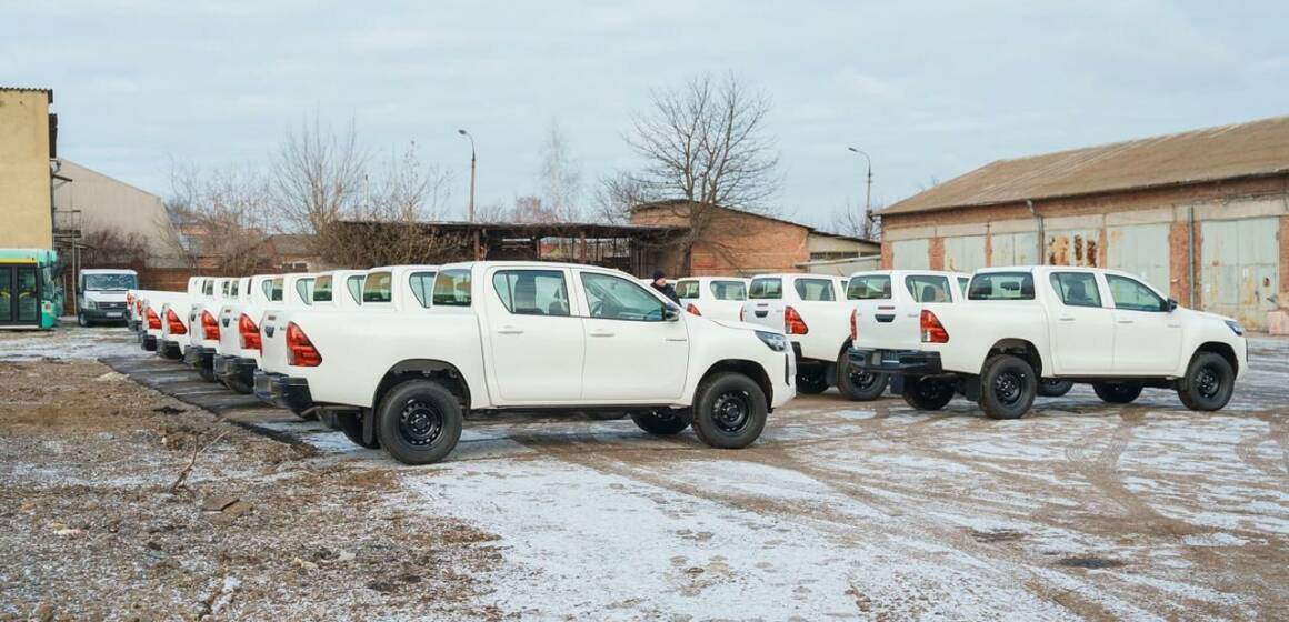 20 нових авто передала оборонцям команда Міжрегіонального координаційного гуманітарного штабу