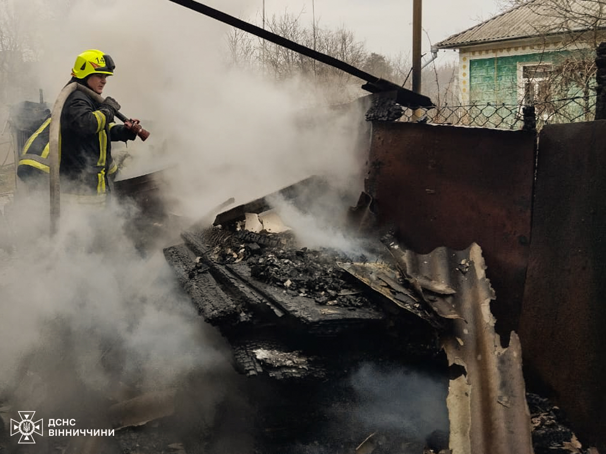 Вогонь у домівках: через несправні печі та електромережі на Вінниччині горіли будинки