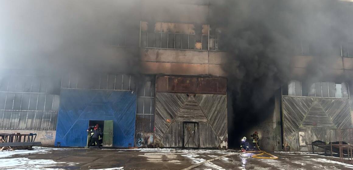 У Вінниці спалахнула масштабна пожежа