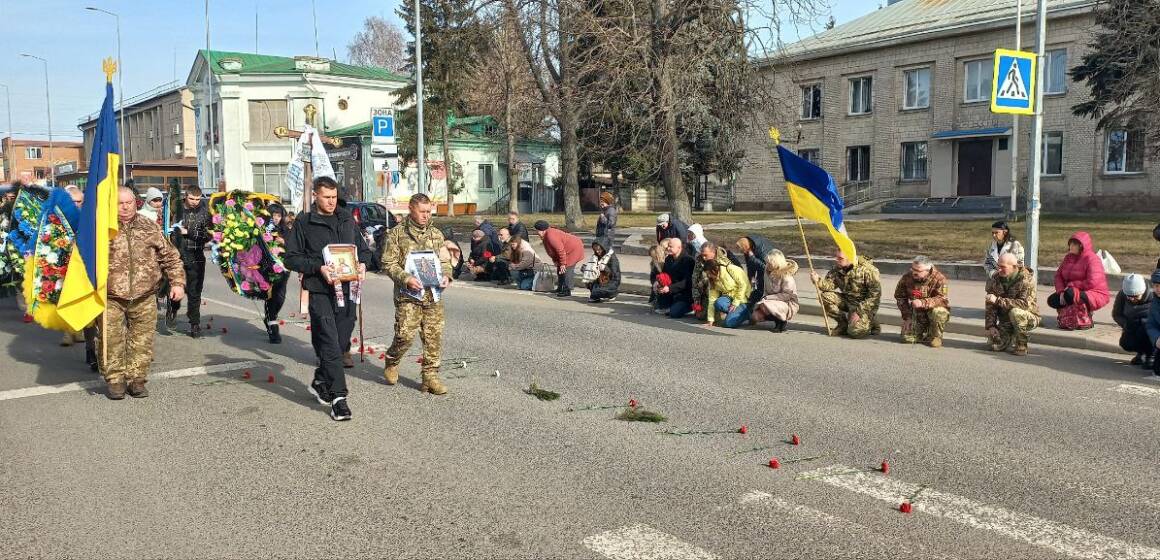 У Немирові попрощалися із захисником України Романом Смирновим