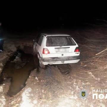 У Вінницькому районі поліцейські затримали чоловіка, причетного до викрадення автомобіля