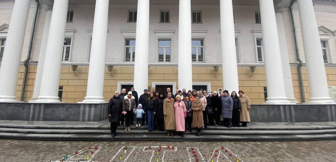 Вінниця долучилась до мирної акції в День пам’яті жертв авіаудару в Маріуполі