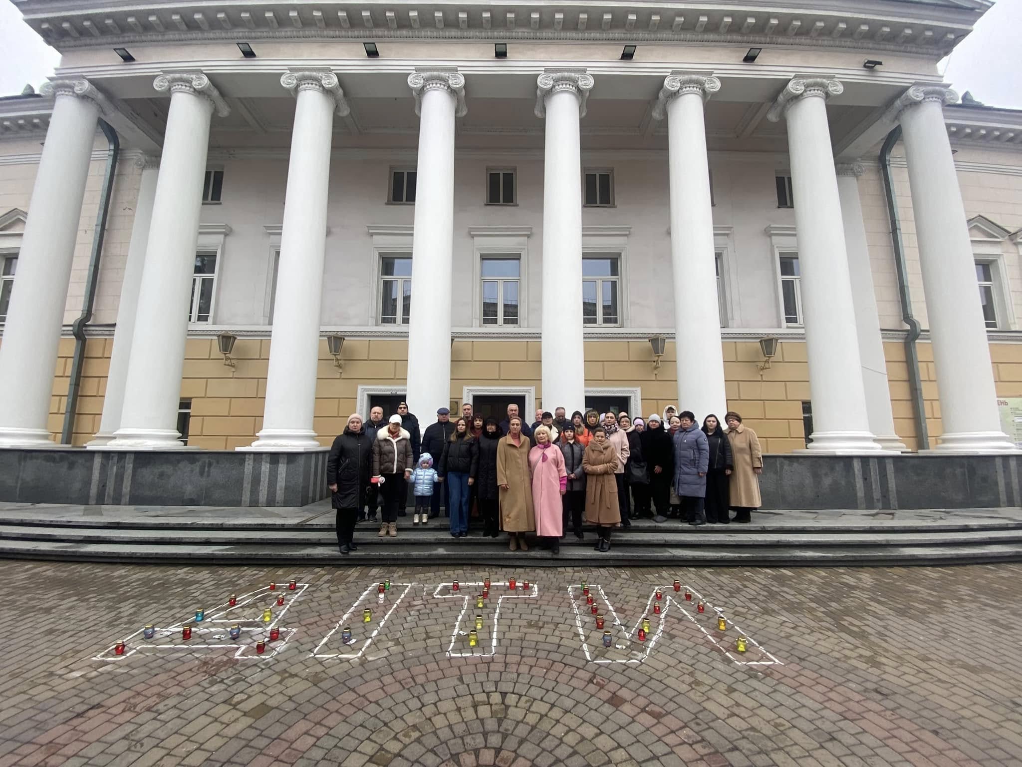 Вінниця долучилась до мирної акції в День пам’яті жертв авіаудару в Маріуполі