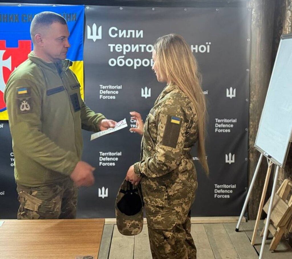 Командир 120-ї бригади Вінниччини вручив нагороди Захисникам і Захисницям України