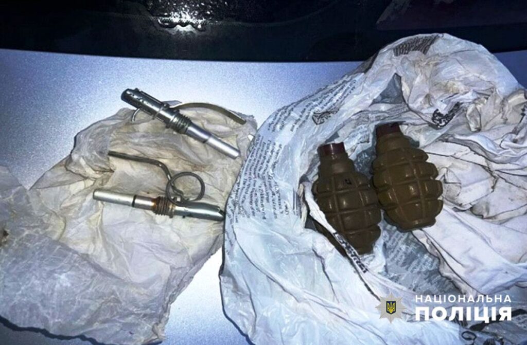 На Вінниччині поліція затримала чоловіка, який продавав бойові гранати