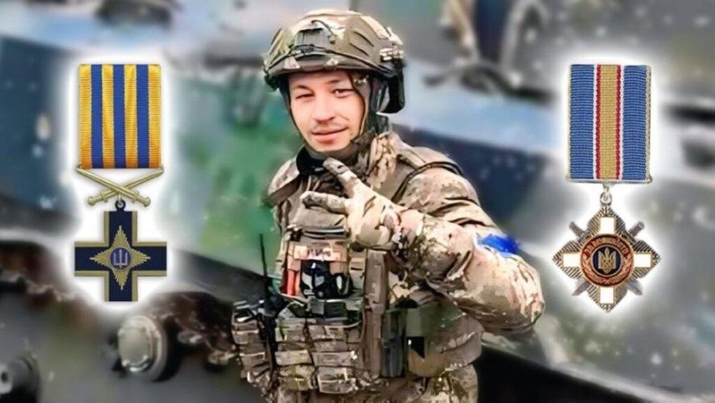 Герой України: рідним Степана Вакарука вручили його нагороди