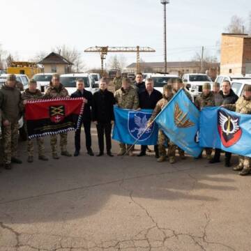 Міжрегіональний координаційний гуманітарний штаб передав військовим Повітряних Сил 20 пікапів