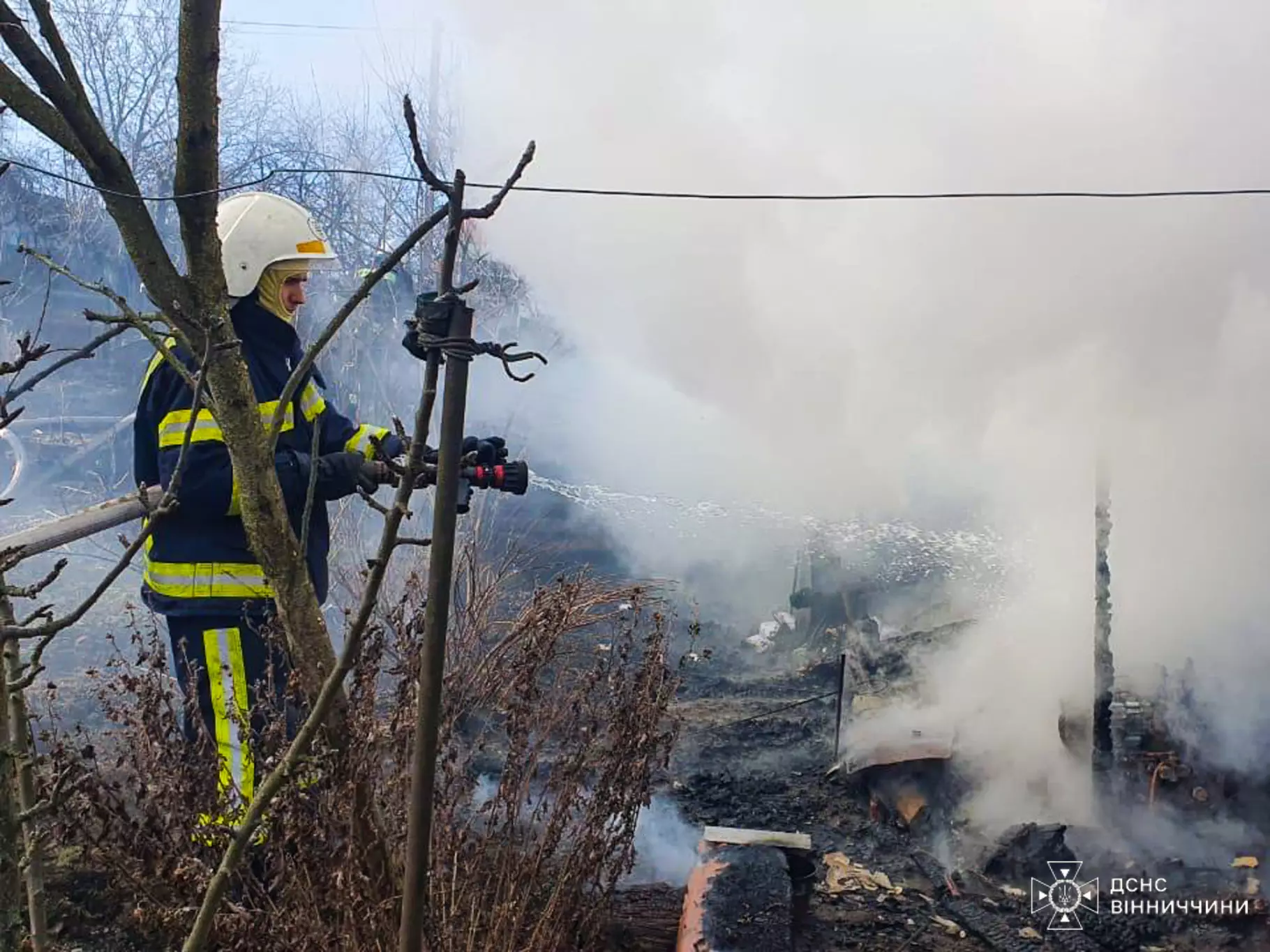 На Вінниччині горіла  господарча будівля