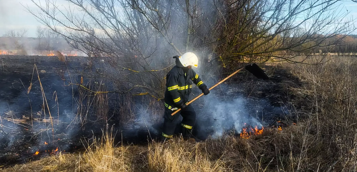 Пожежі на відкритих територіях: на Вінниччині горіло 10 гектарів сухої трави