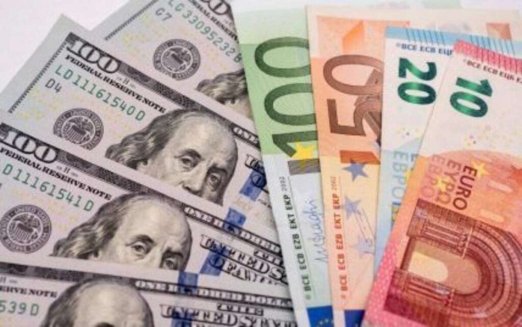 Курс валют на 16 квітня: скільки коштуватимуть долар, євро і злотий