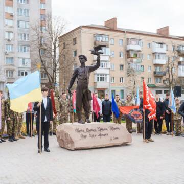 У мікрорайоні Вишенька відкрили скульптуру Джурі