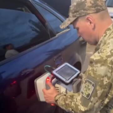 На кордоні вилучили сотні флаконів рідини для електронних сигарет