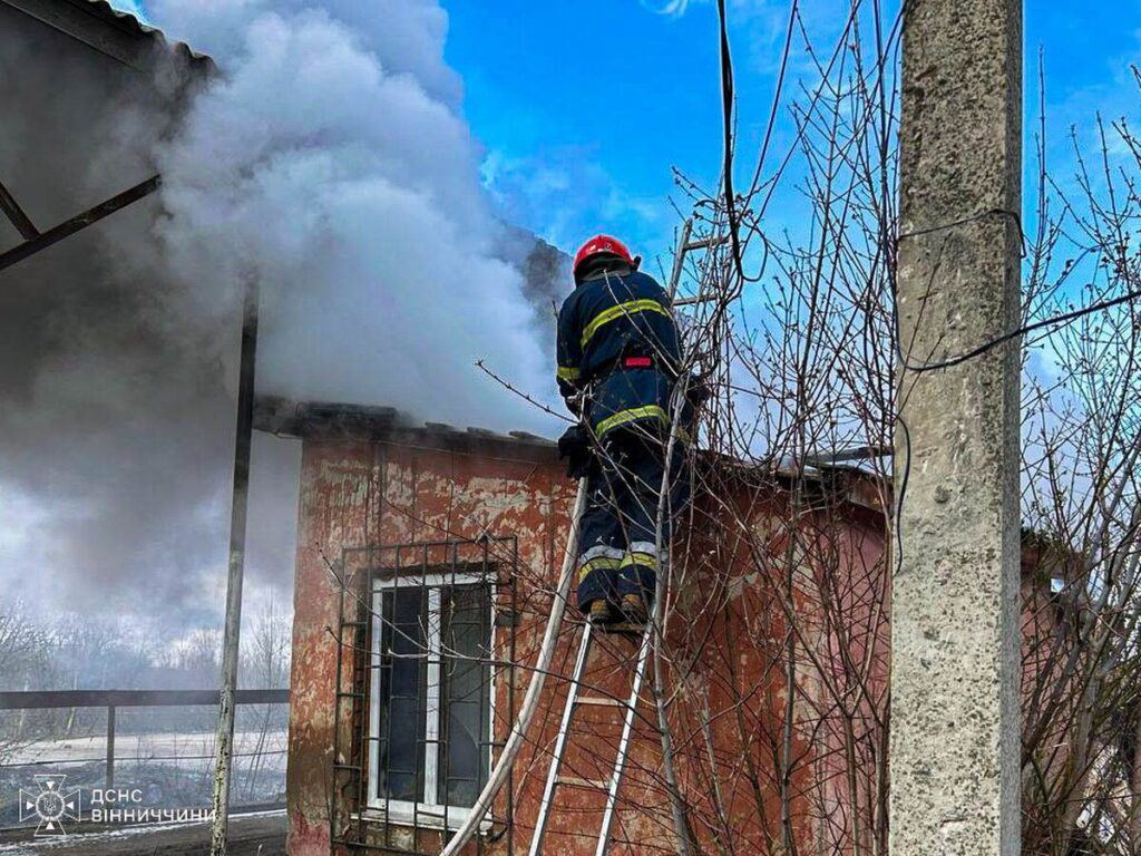 На Вінниччині за добу сталося 8 пожеж: горіли будівлі, авто та суха трава