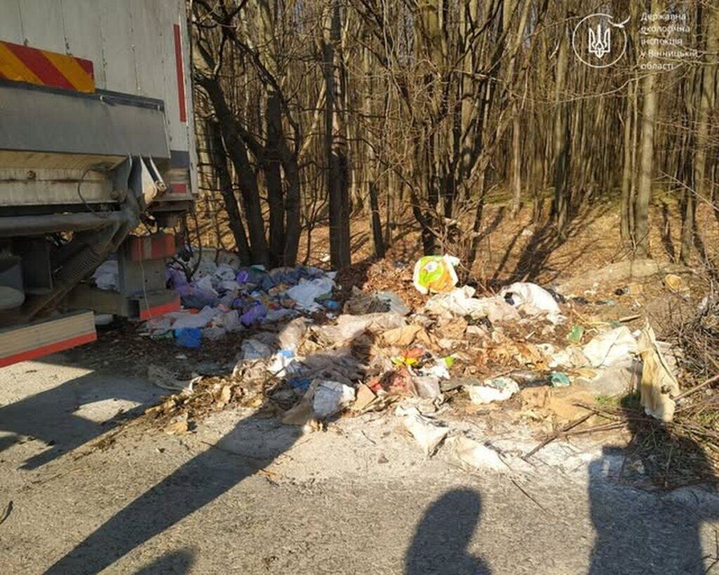 На Вінниччині екологи виявили незаконне сміттєзвалище