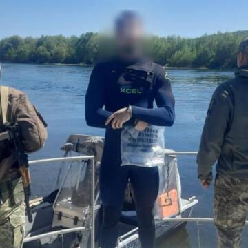 Киянин у гідрокостюмі намагався переплисти Дністер до Молдови