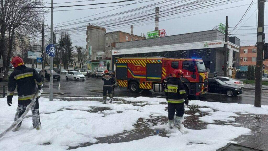 У Вінниці загорівся автомобіль ВАЗ (ФОТО)