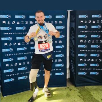 З протезом — до фінішу: ветеран із Вінниччини подолав 42 кілометри Бостонського марафону