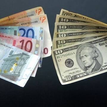 Курс валют на 14 квітня: скільки коштують долар, євро і злотий