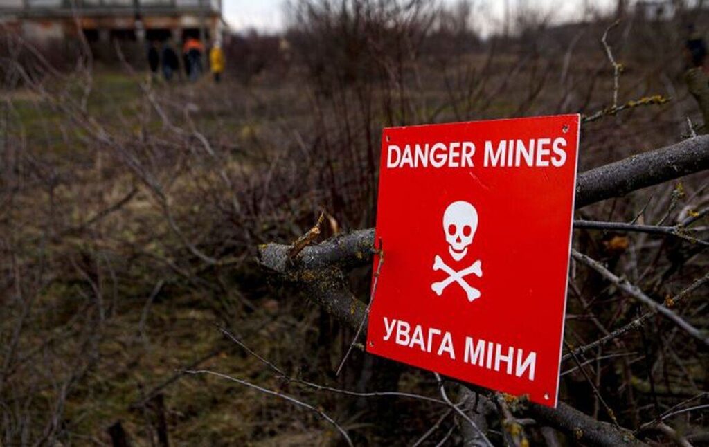 Мінекономіки сподівається до 2030 року повернути до використання 80% замінованих земель