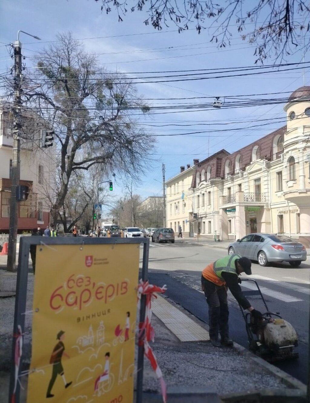 У Вінниці покращують доступність: з’їзди з тротуарів облаштували біля лікарень і в людних районах