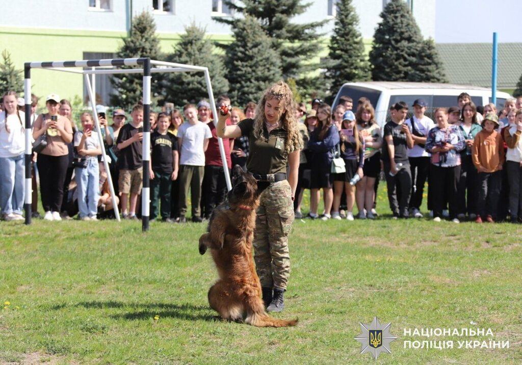 Поліція продовжує профілактичну роботу зі школярами Вінниччини