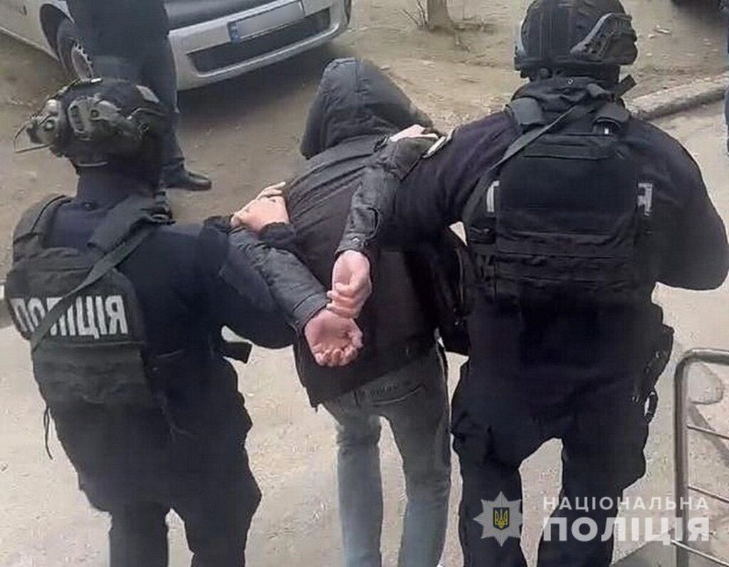 У Вінниці затримали чоловіка, який напав із ножем на перехожу