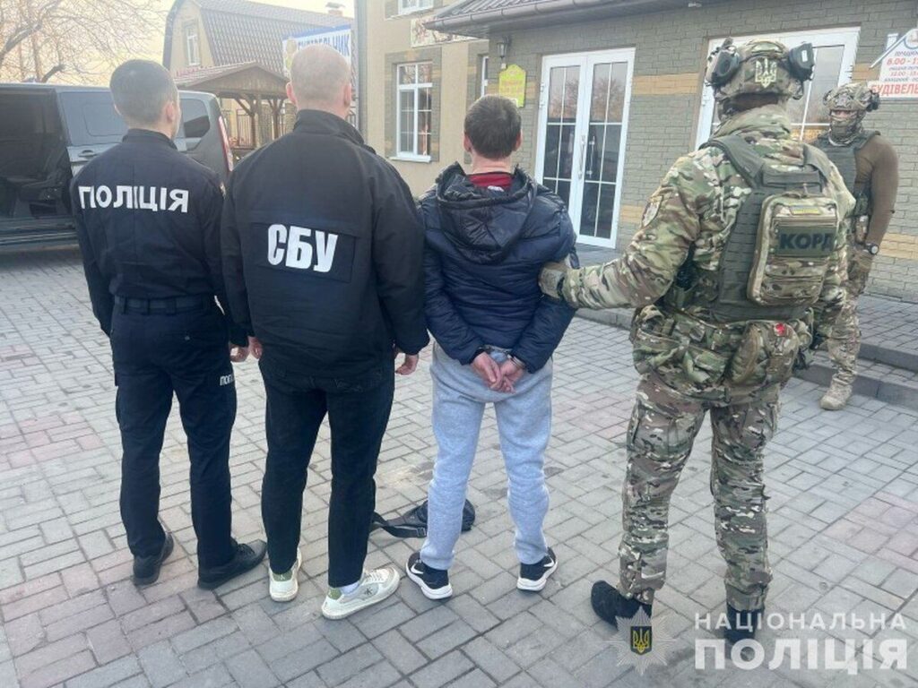 Правоохоронці ліквідували дві схеми незаконного переправлення через кордон