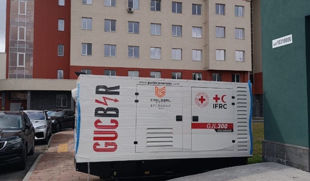 Безперебійна робота медичних установ Вінниці: лікарня отримала потужний генератор від Червоного Хреста