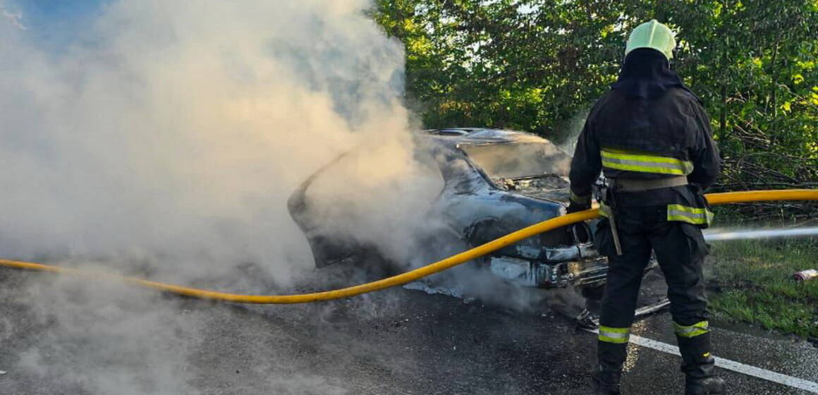 На Вінниччині горіли авто, квартира та ферма