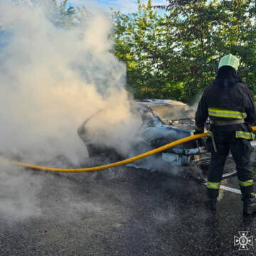 На Вінниччині горіли авто, квартира та ферма