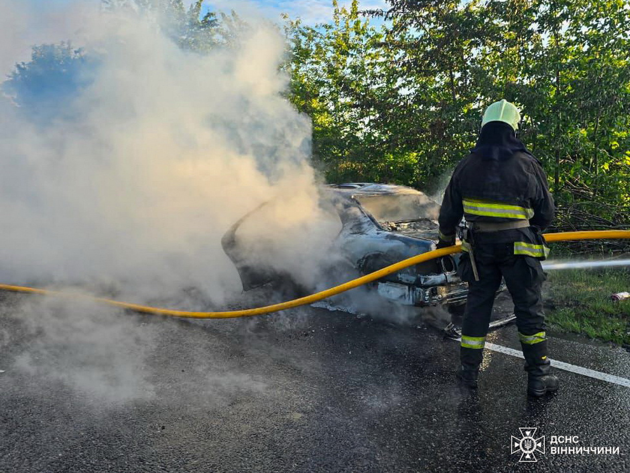 На Вінниччині горіли авто, квартира та ферма