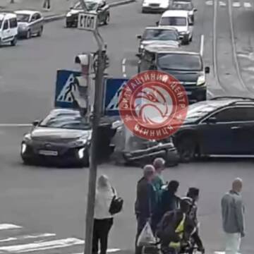 У центрі Вінниці зіткнулися Mazda і Hyundai: постраждала пасажирка