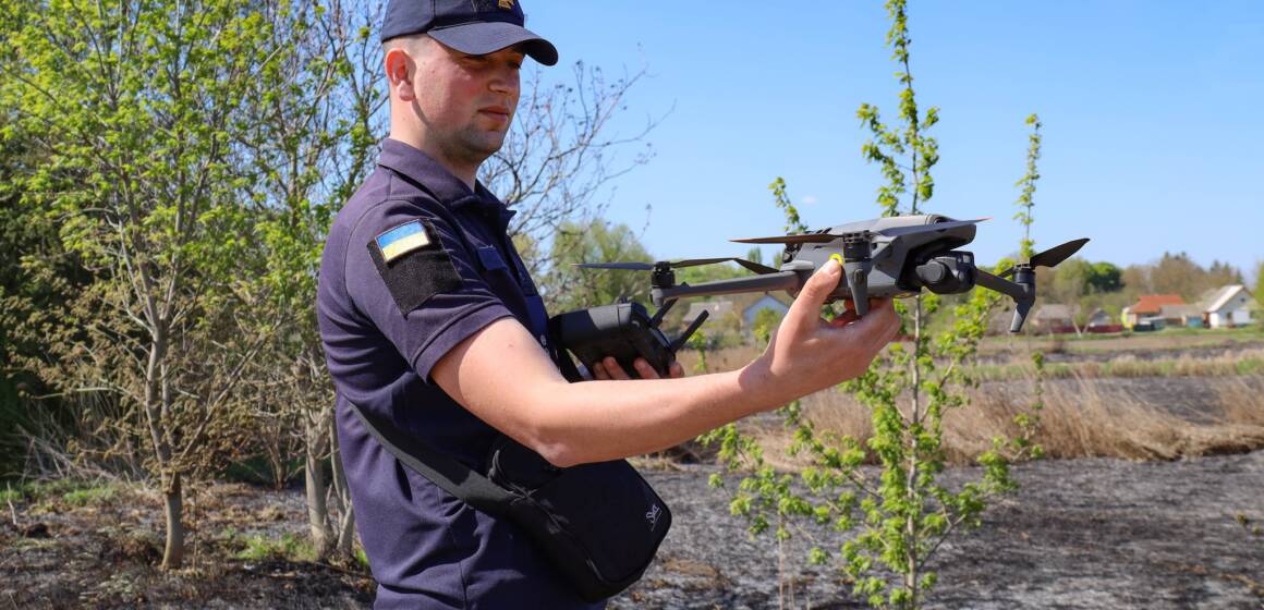 На Вінниччині рятувальники провели рейд через масові підпали сухої трави