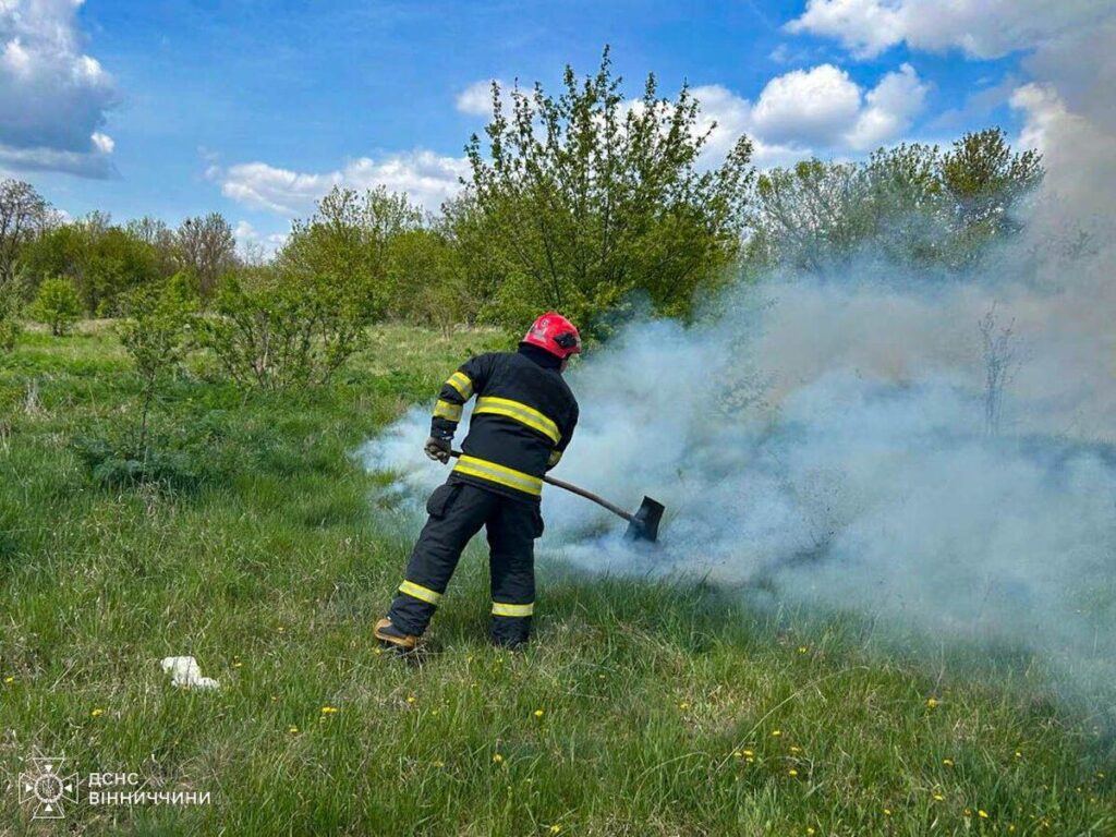 За добу на Вінниччині сталося 21 пожежа: одна людина травмована
